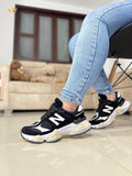 New Balance 9060 Negro con Blanco 2