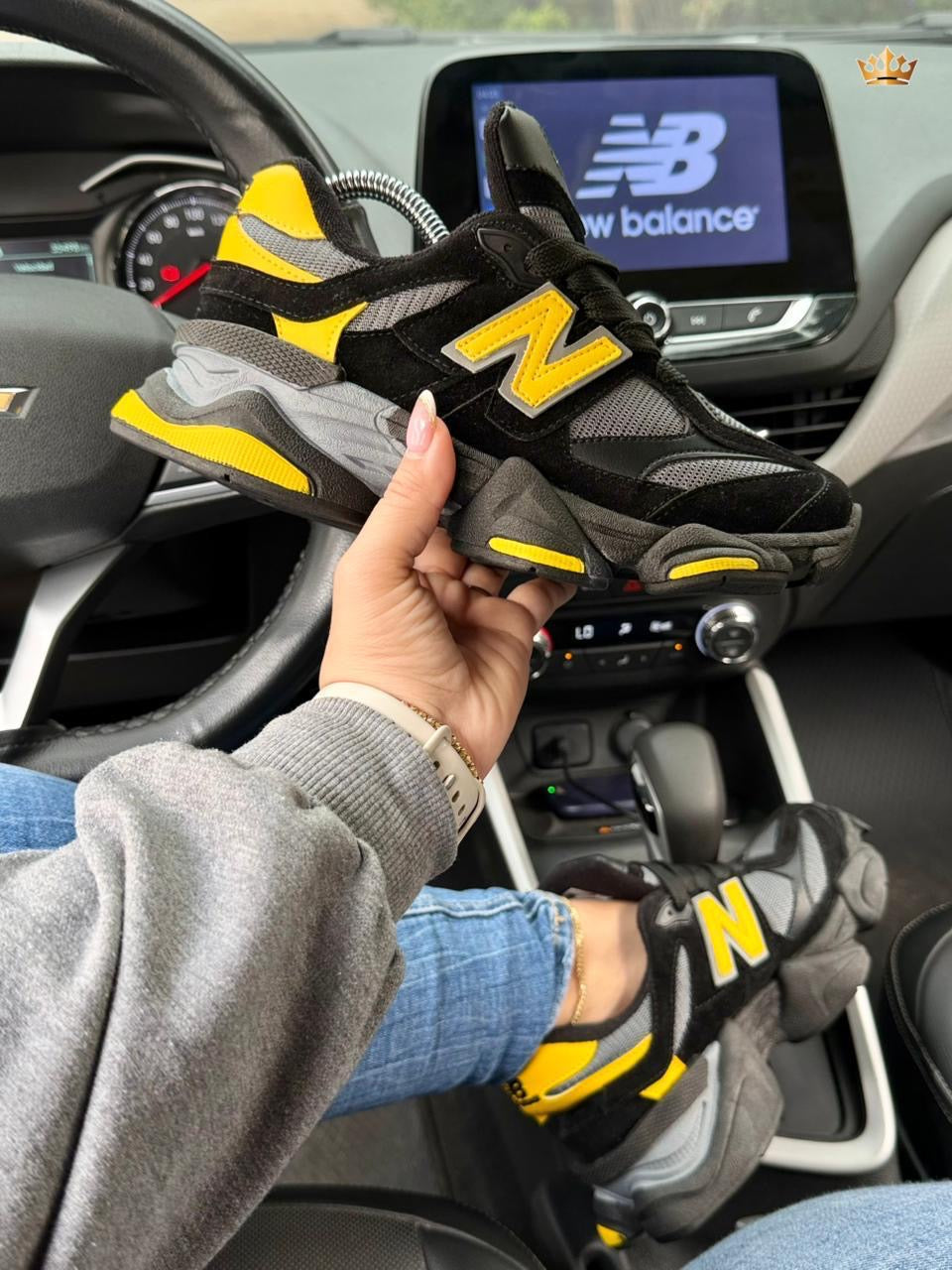 New Balance 9060 Negro con Amarillo