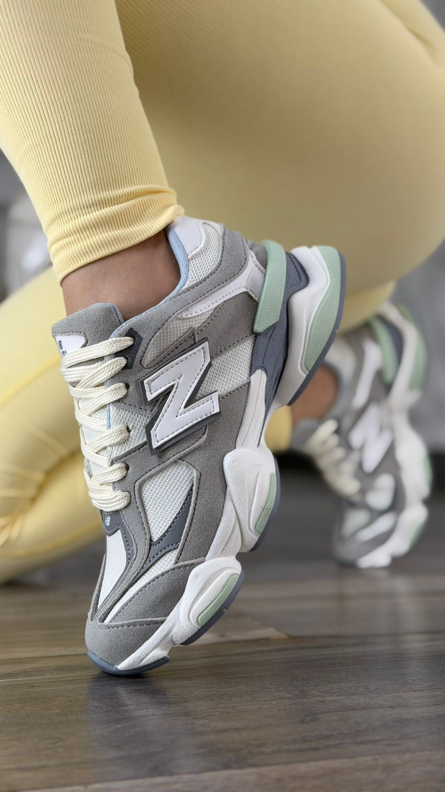 New Balance 9060 Gris con Verde
