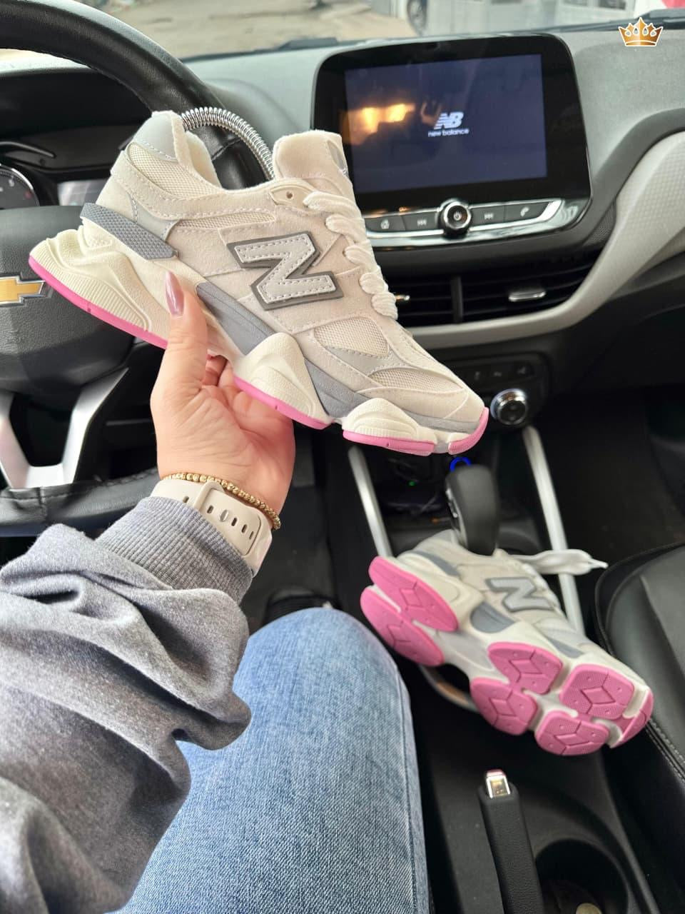 New Balance 9060 Gris Suela Fucsia