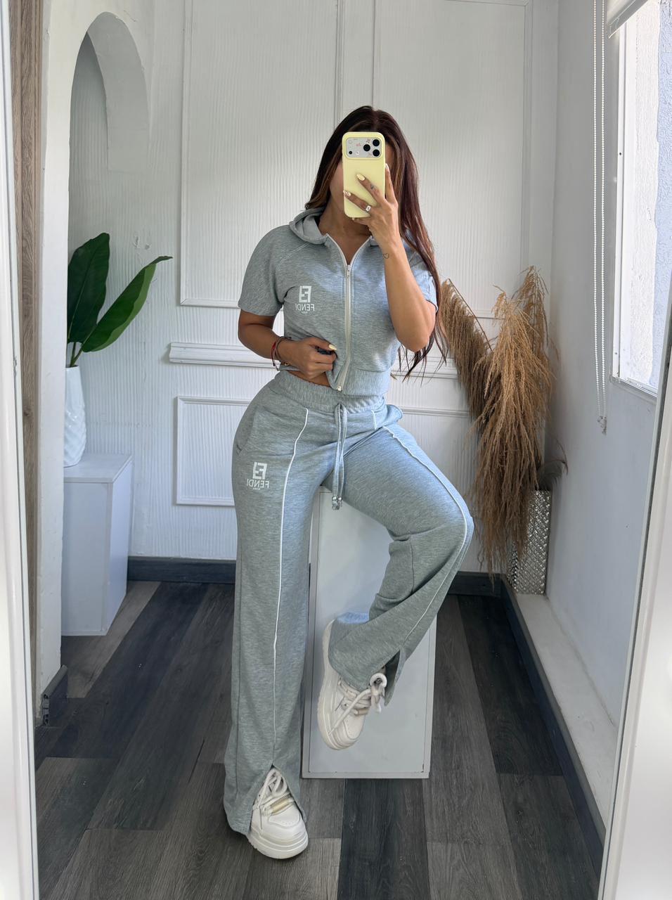 Conjunto Deportivo Dama Fendi Dos Piezas – Pantalón Bota Ancha – Talla Única