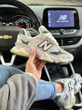 Calzado 9060 Mujer Beige y Verde - Cómodo y de Calidad